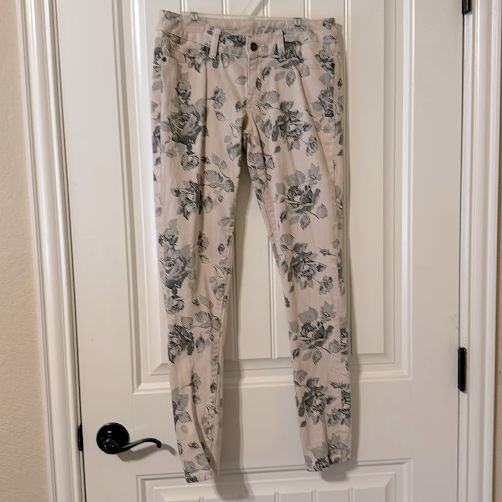 The Limited size 2 stretchy skinny jeans